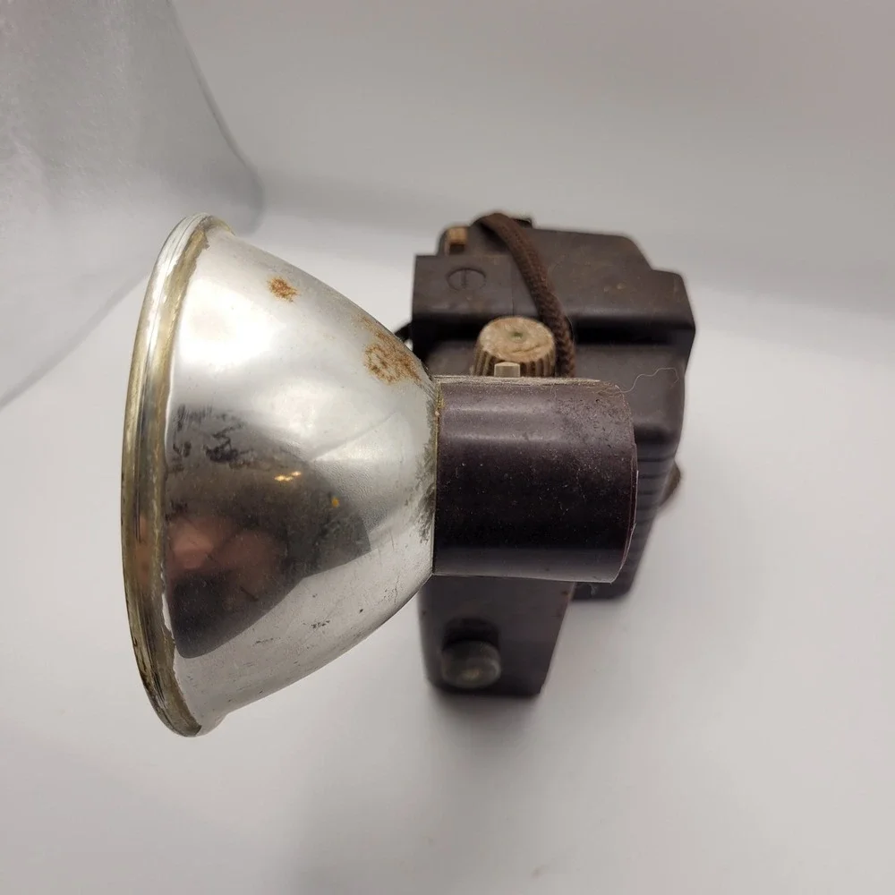 Vintage Kodak Brownie Holiday Flash Camera Dakon Lens Kodalite Flashholder